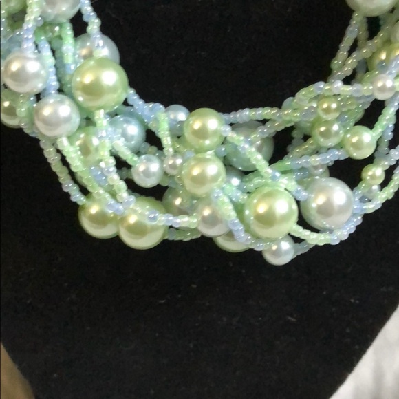 Jewelry - 💚💙Two Color Faux Pearl Necklace